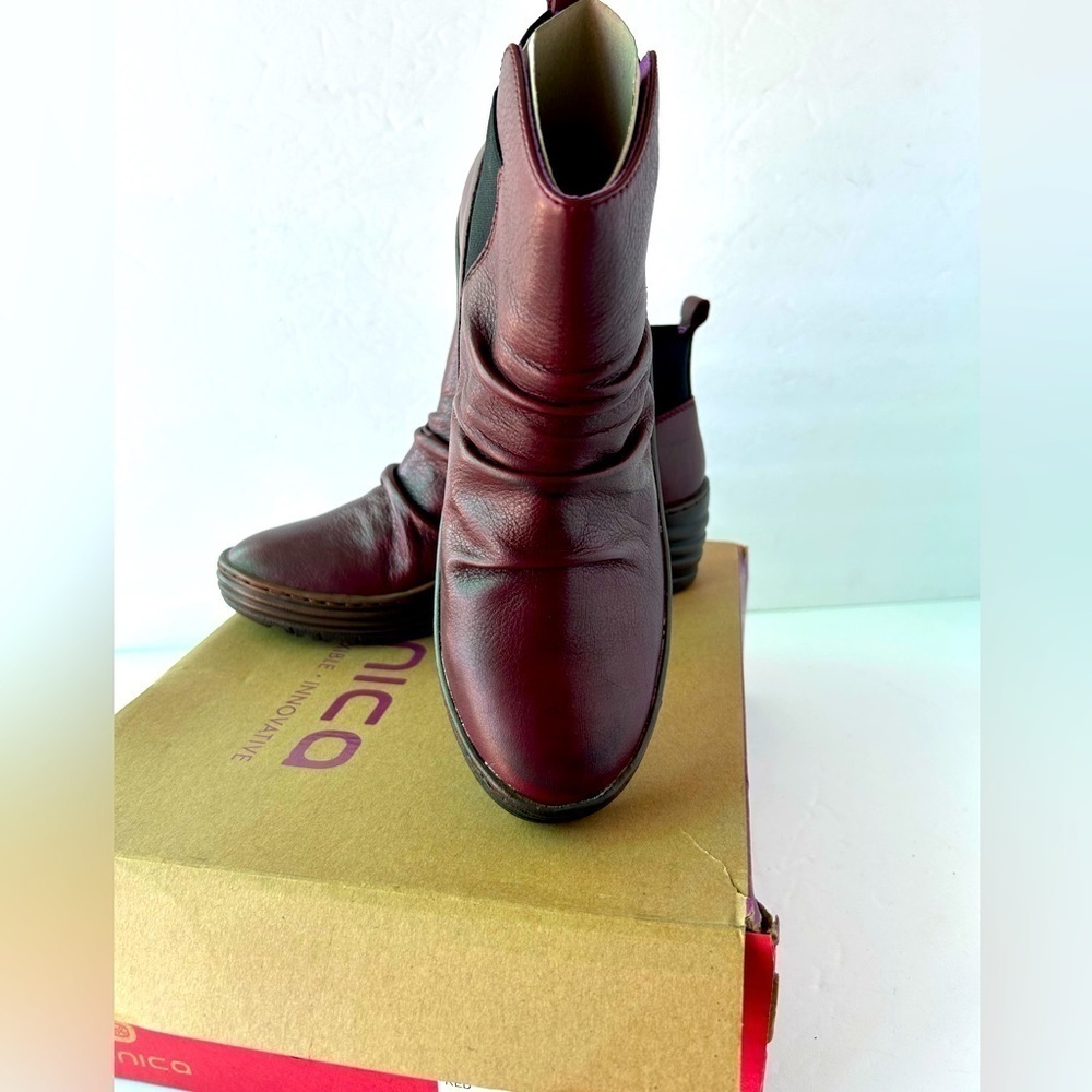 Bionica NIB “Gilford “ Russet Red Leather Wedge Booties